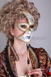 Карнавальные маски на палочке на прокат в Астане