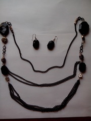 Ожерелье и серьги черные бижутерия